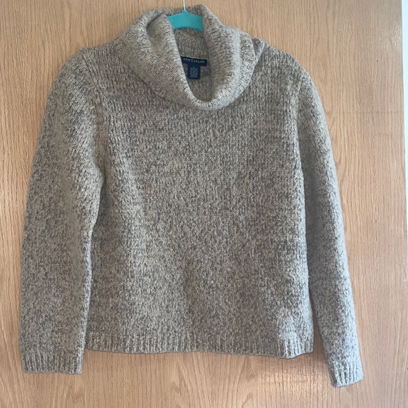 Women’s Ann Taylor cropped Sweater - L - Picture 1 of 3